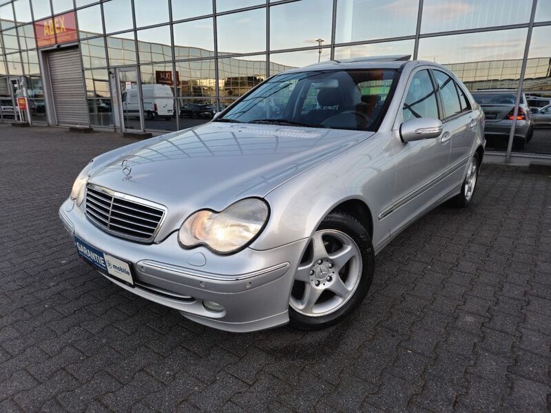 Silber Gebraucht 2002 Mercedes C200 Avantgarde Limousine | 4.490 € (Etwas zu teuer) - Bild 1/4