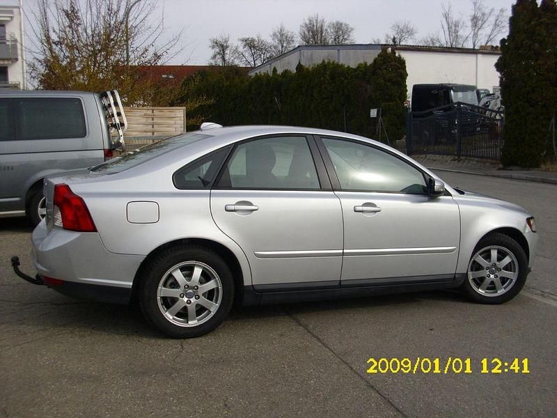 Gebraucht Volvo S40 Kinetic 136 PS (100 kW) 2010 Silber Limousine