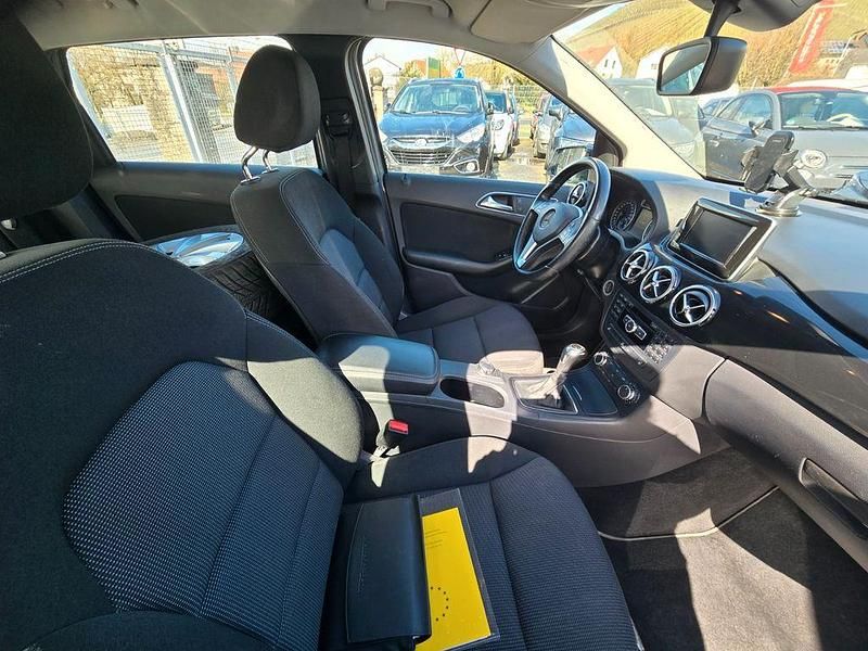 Gebraucht Mercedes B180 122 PS (89 kW) 2014 Grau Van / Kleinbus
