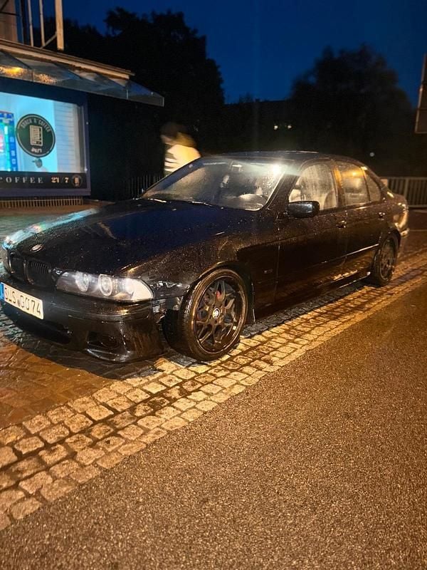 Schwarz Gebraucht 1999 BMW 523 Limousine | 1.500 € (Guter Preis) - Bild 1/4