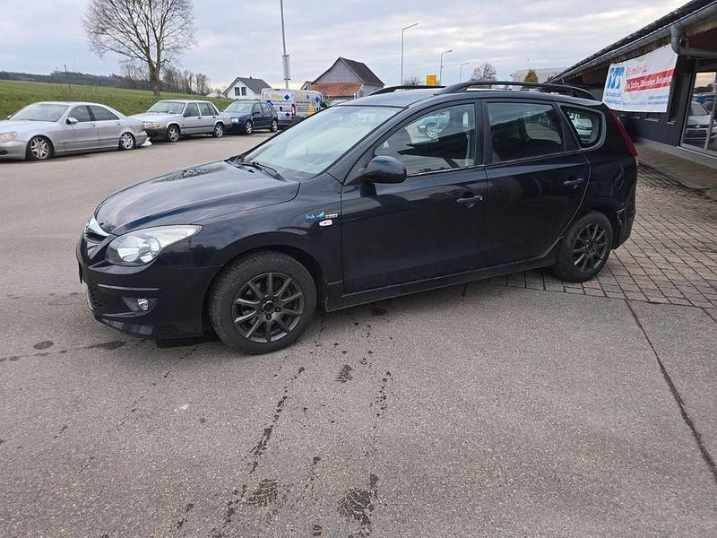 Gebraucht Hyundai i30 Style 116 PS (85 kW) 2010 Schwarz Kombi
