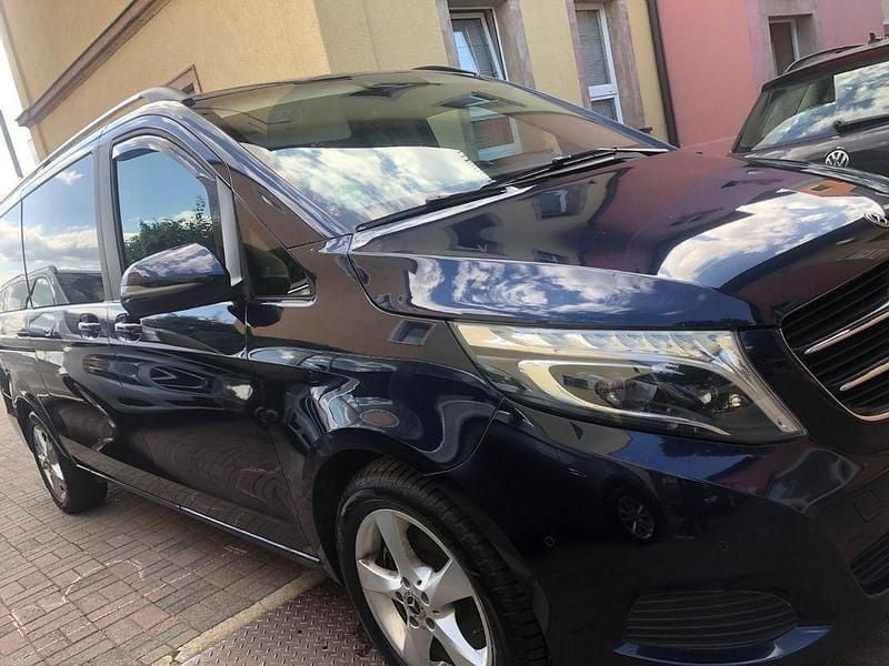 Gebraucht Mercedes V220 Edition 190 PS (139 kW) 2019 Blau Van / Kleinbus
