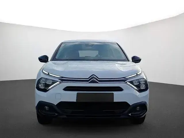 Używany Citroën C4 Feel 131 KM (96 kW) 2023 Biały Sedan/Limuzyna