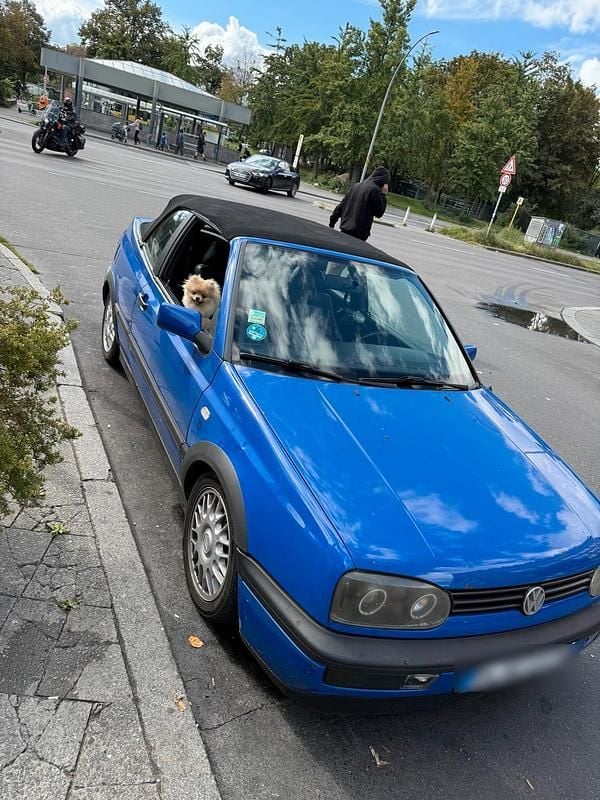 Blau Gebraucht 1997 VW Golf Cabriolet Cabrio | 2.800 € (Etwas zu teuer) - Bild 1/4