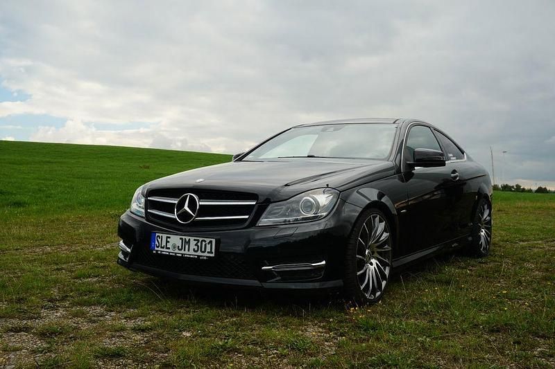 Schwarz Gebraucht 2015 Mercedes C250 Coupé | 17.400 € (Superpreis) - Bild 1/4