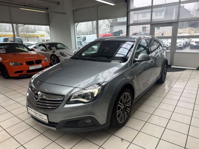 Silbersee/perl silber (m2) (grau) (metallic) Gebraucht 2014 Opel Insignia Kombi | 10.980 € (Teuer) - Bild 1/4