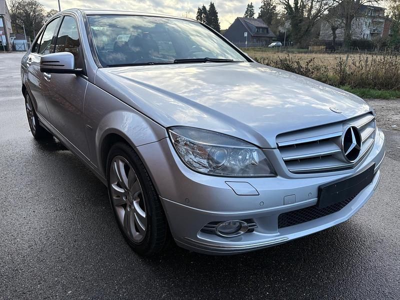 Silber Gebraucht 2008 Mercedes C200 Avantgarde Limousine | 5.880 € - Bild 1/4