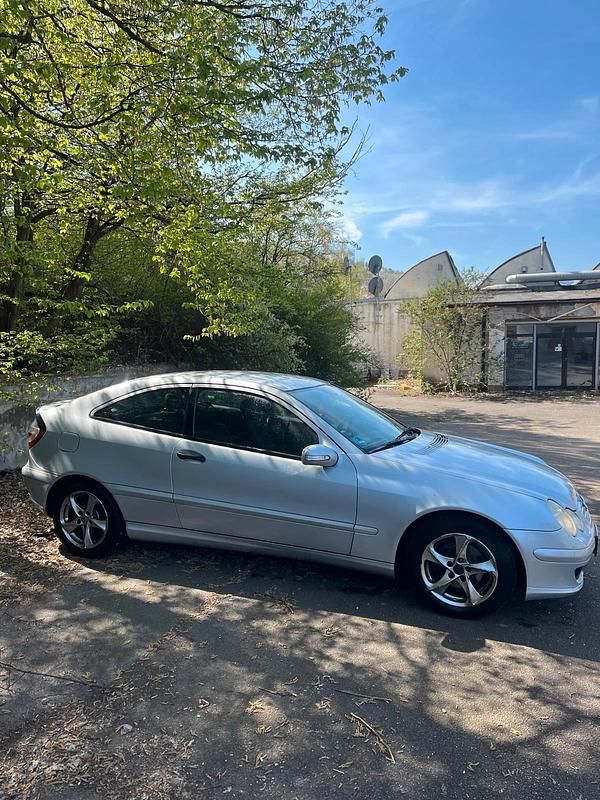 Gebraucht Mercedes C180 143 PS (105 kW) 2004 Grau Coupé