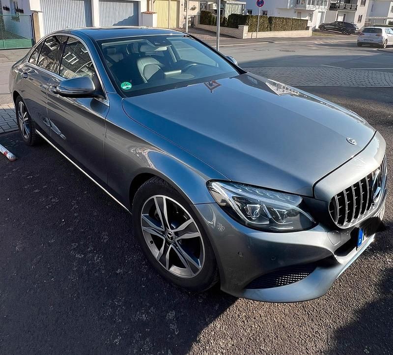 Grau Gebraucht 2018 Mercedes C200 Avantgarde Limousine | 20.900 € - Bild 1/4
