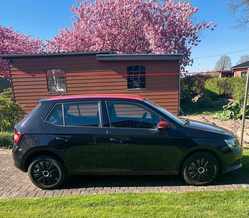 Schwarz Gebraucht 2017 Skoda Fabia Kleinwagen | 5.900 € (Guter Preis) - Bild 1/4