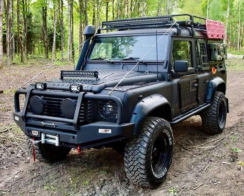 Schwarz Gebraucht 2014 Land Rover Defender SUV | 29.991 € - Bild 1/4