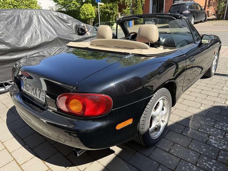 Second-hand Mazda MX5 140 CP (102 kW) 2000 Negru Cabrio