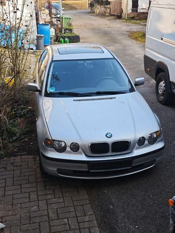 Silber Gebraucht 2002 BMW 316 Limousine | 800 € (Superpreis) - Bild 1/4