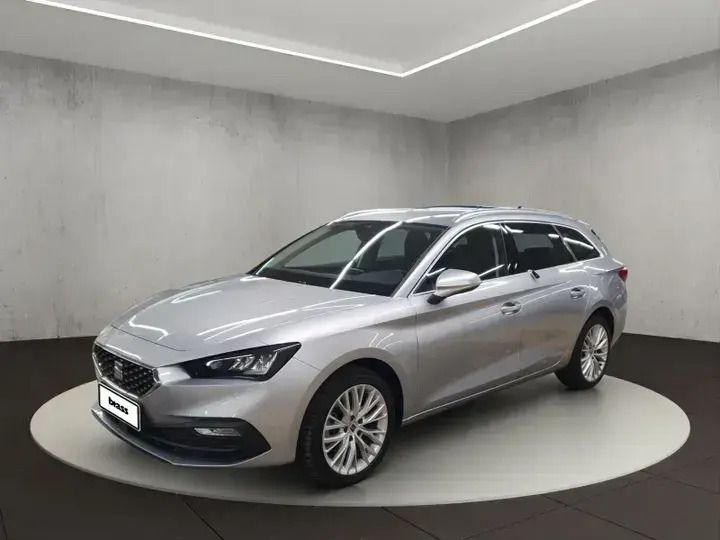 Urban silber metallic Gebraucht 2023 Seat Leon XCELLENCE Kombi | 23.950 € (Fairer Preis) - Bild 1/4