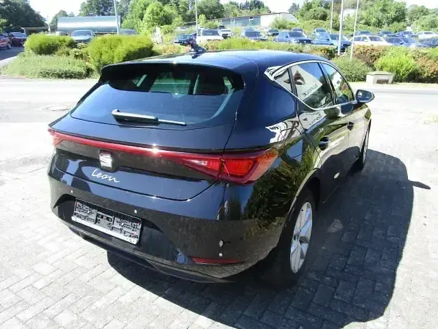 Gebraucht Seat Leon Style 116 PS (85 kW) 2021 Midnight schwarz (metallic) Limousine
