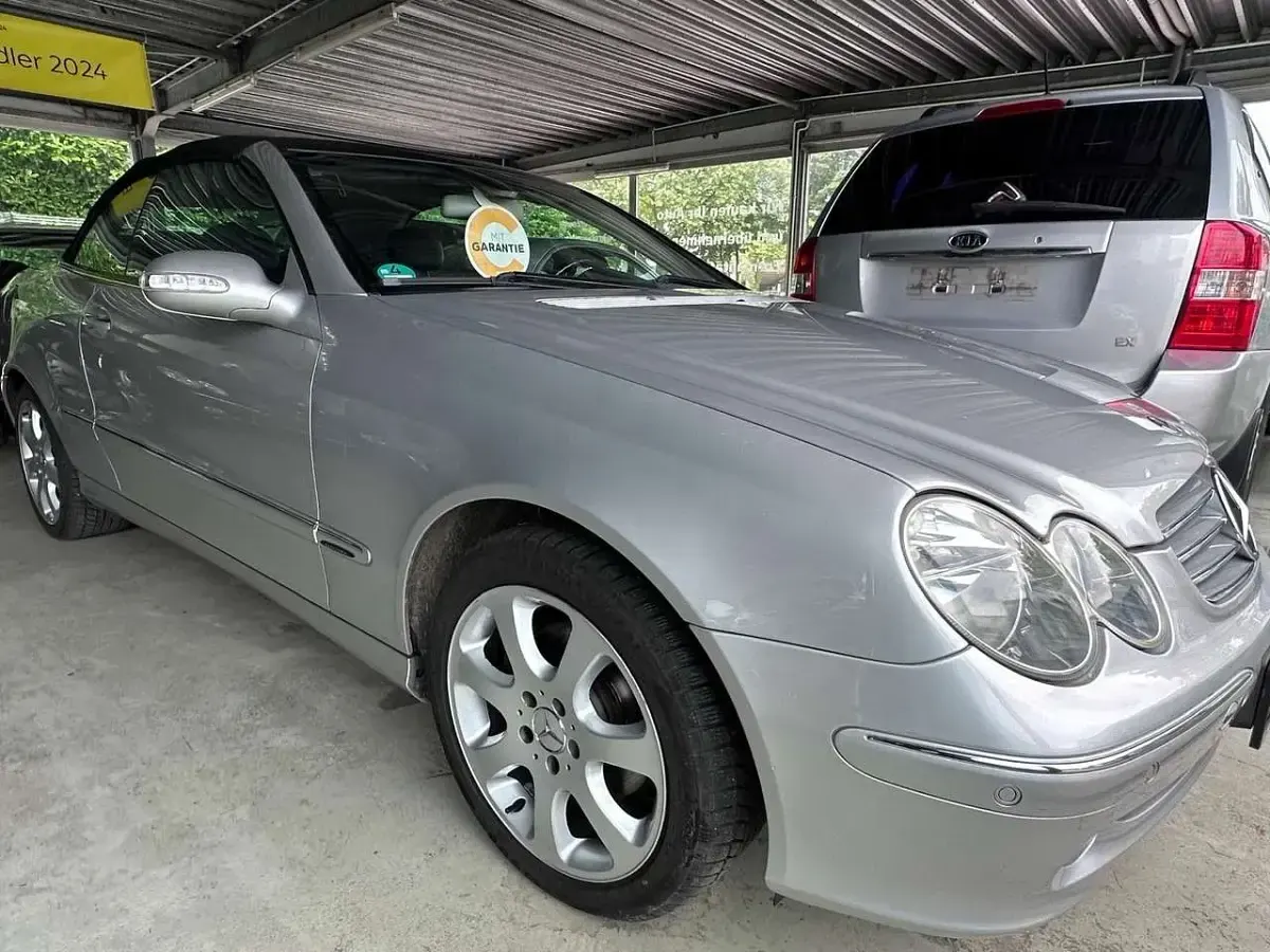 Gebraucht Mercedes CLK320 218 PS (160 kW) 2003 Brillantsilber  metalliclack Cabrio