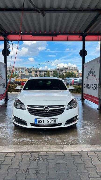 Weiß Gebraucht 2015 Opel Insignia Kombi | 7.500 € - Bild 1/4