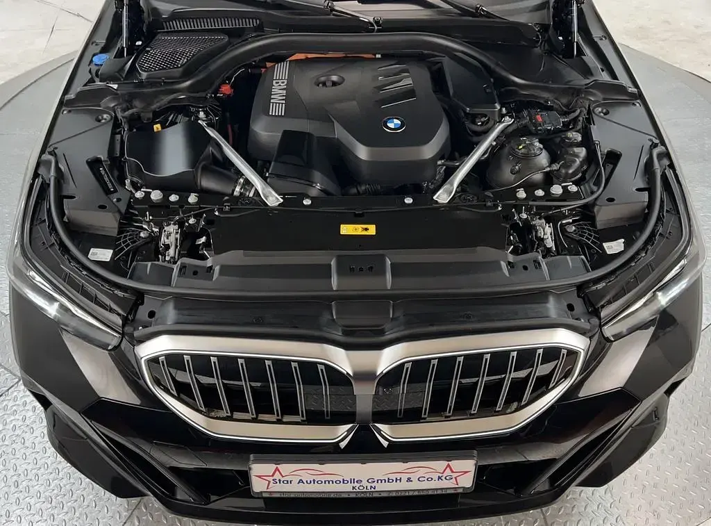 Gebraucht BMW 530e M Sport 299 PS (219 kW) 2026 Schwarz Limousine