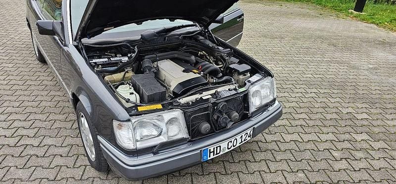 Second-hand Mercedes E320 220 CP (161 kW) 1994 Negru Cabrio
