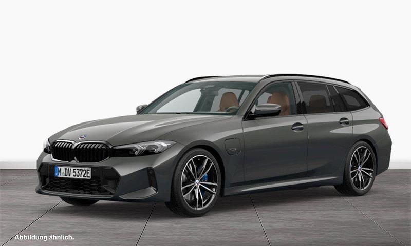 Grau Gebraucht 2022 BMW 330e M Sport Kombi | 40.890 € (Etwas zu teuer) - Bild 1/3