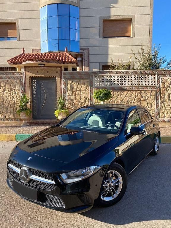 Schwarz Gebraucht 2019 Mercedes A200 Business Limousine | 14.700 € (Guter Preis) - Bild 1/4