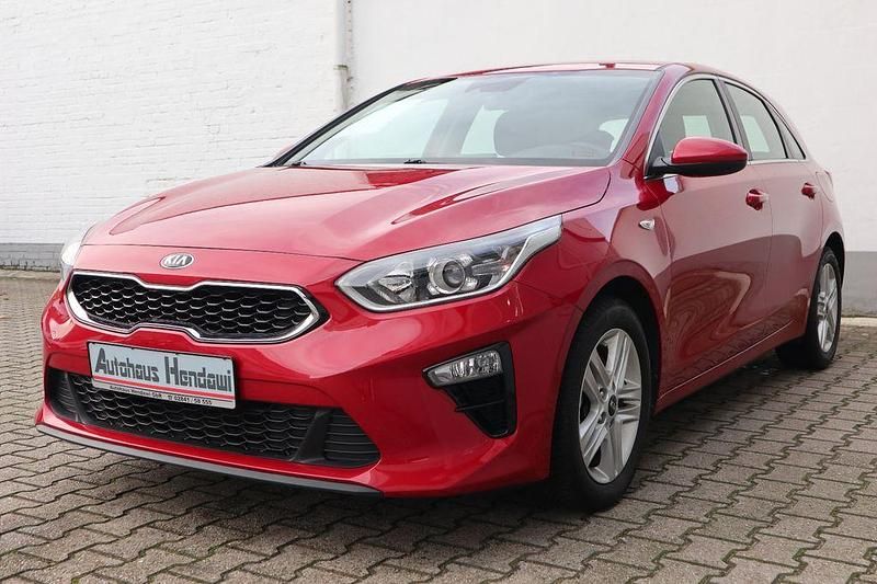 Gebraucht Kia Ceed Vision 99 PS (72 kW) 2018 Rot Kleinwagen