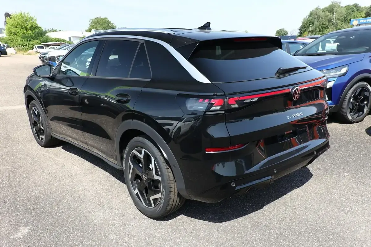 Neu VW T-Roc R-line 150 PS (110 kW) 2026 Grenadilla black metallic SUV
