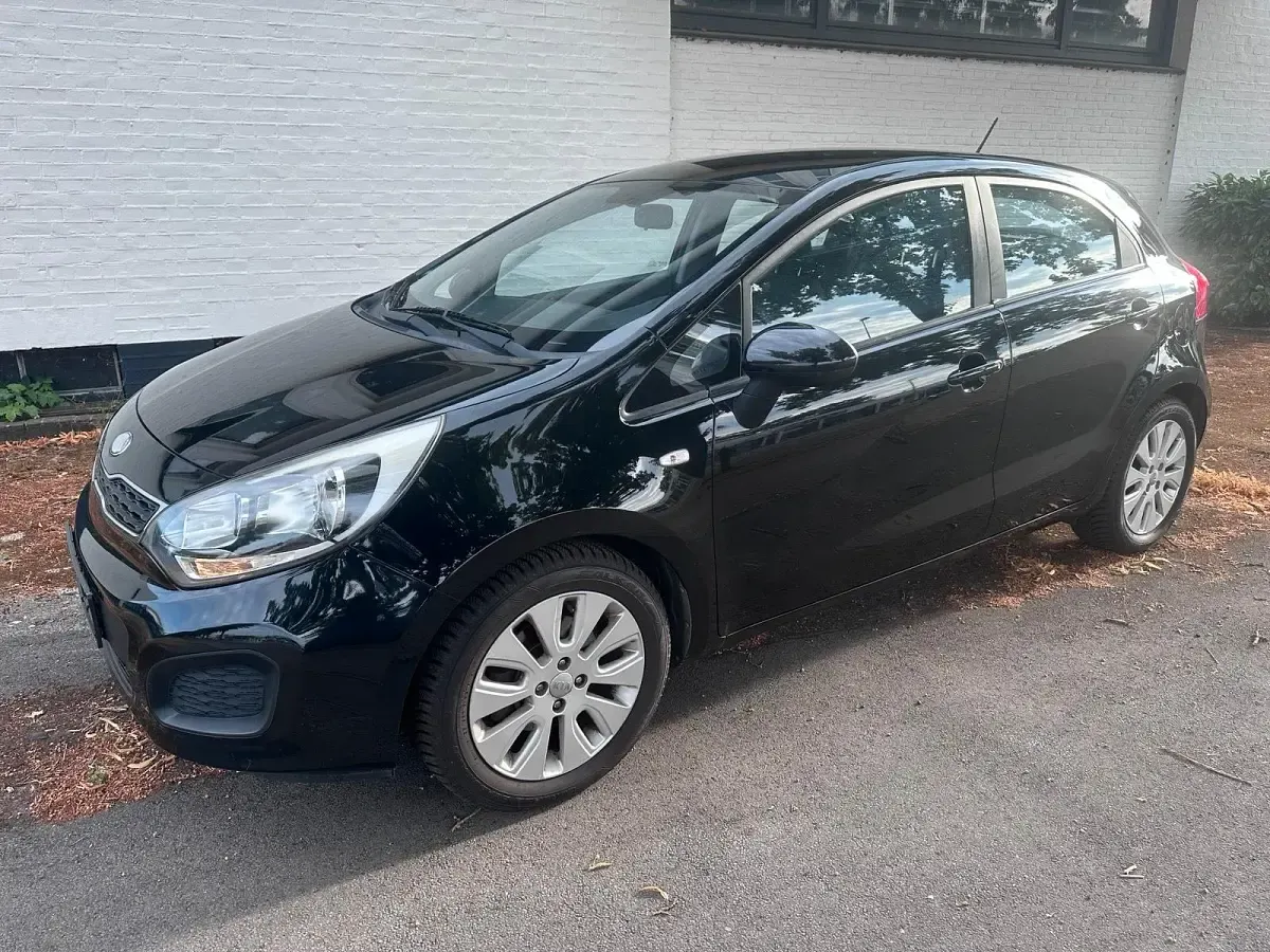 Gebraucht Kia Rio Edition 7 80 PS (58 kW) 2013 Schwarz Kleinwagen
