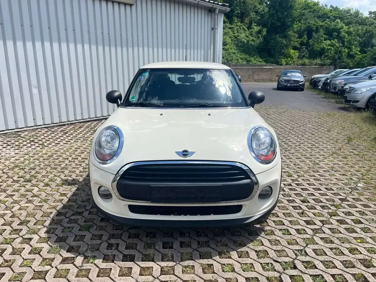 Gebraucht Mini ONE 75 PS (55 kW) 2017 Pepper white Kleinwagen