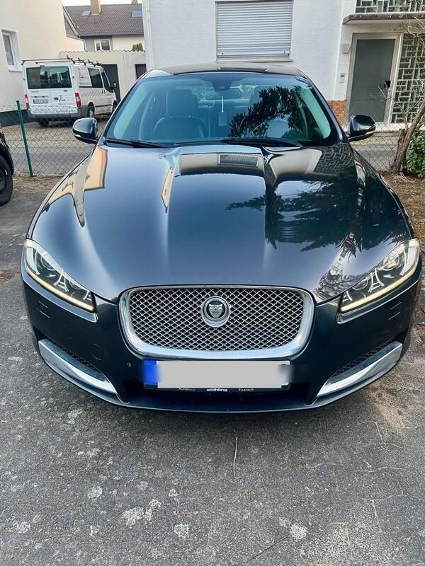 Grau Gebraucht 2012 Jaguar XF Limousine | 9.500 € (Fairer Preis) - Bild 1/4