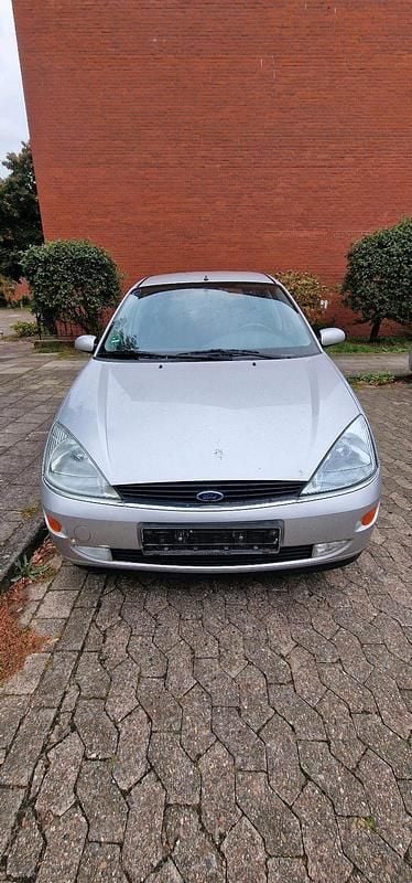 Silber Gebraucht 2000 Ford Focus Kombi | 950 € (Superpreis) - Bild 1/4