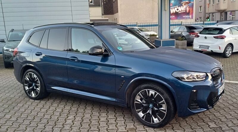 Blau Gebraucht 2023 BMW iX3 Impressive SUV | 49.480 € (Fairer Preis) - Bild 1/4