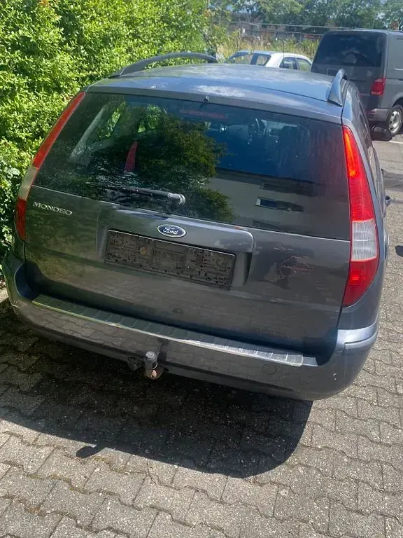 Gebraucht Ford Mondeo Trend 125 PS (91 kW) 2001 Grau Limousine