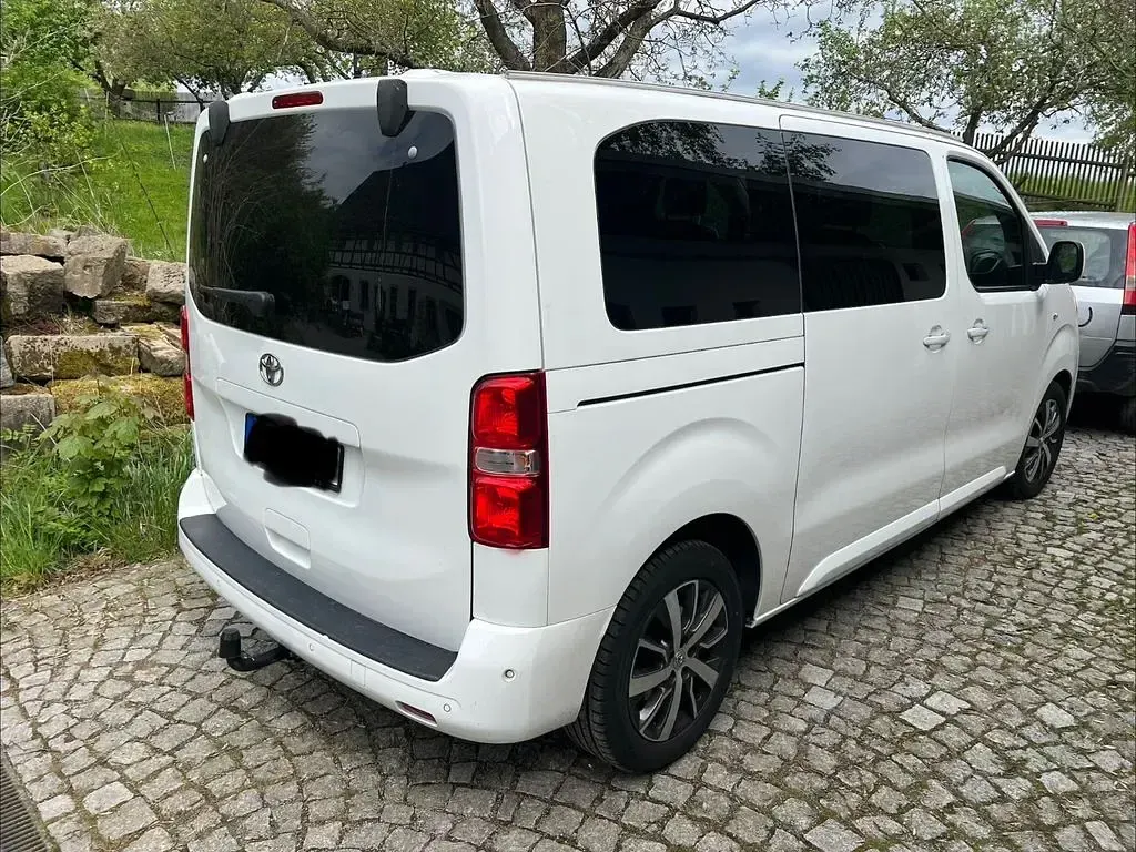 Gebraucht Toyota Proace 177 PS (130 kW) 2018 Weiß Van / Kleinbus