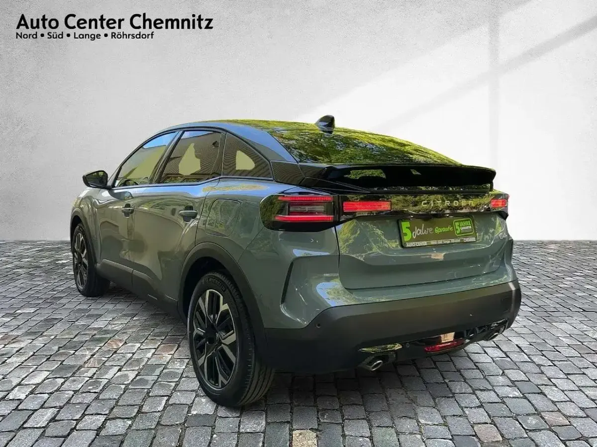 Neu Citroën C4 136 PS (100 kW) 2025 Lackierung manhattan green/typ Limousine
