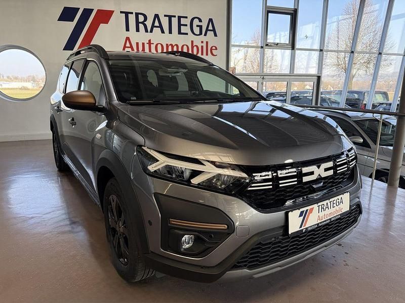 Dolomitgrau Gebraucht 2025 Dacia Jogger Extreme Van / Kleinbus | 25.640 € (Fairer Preis) - Bild 1/4
