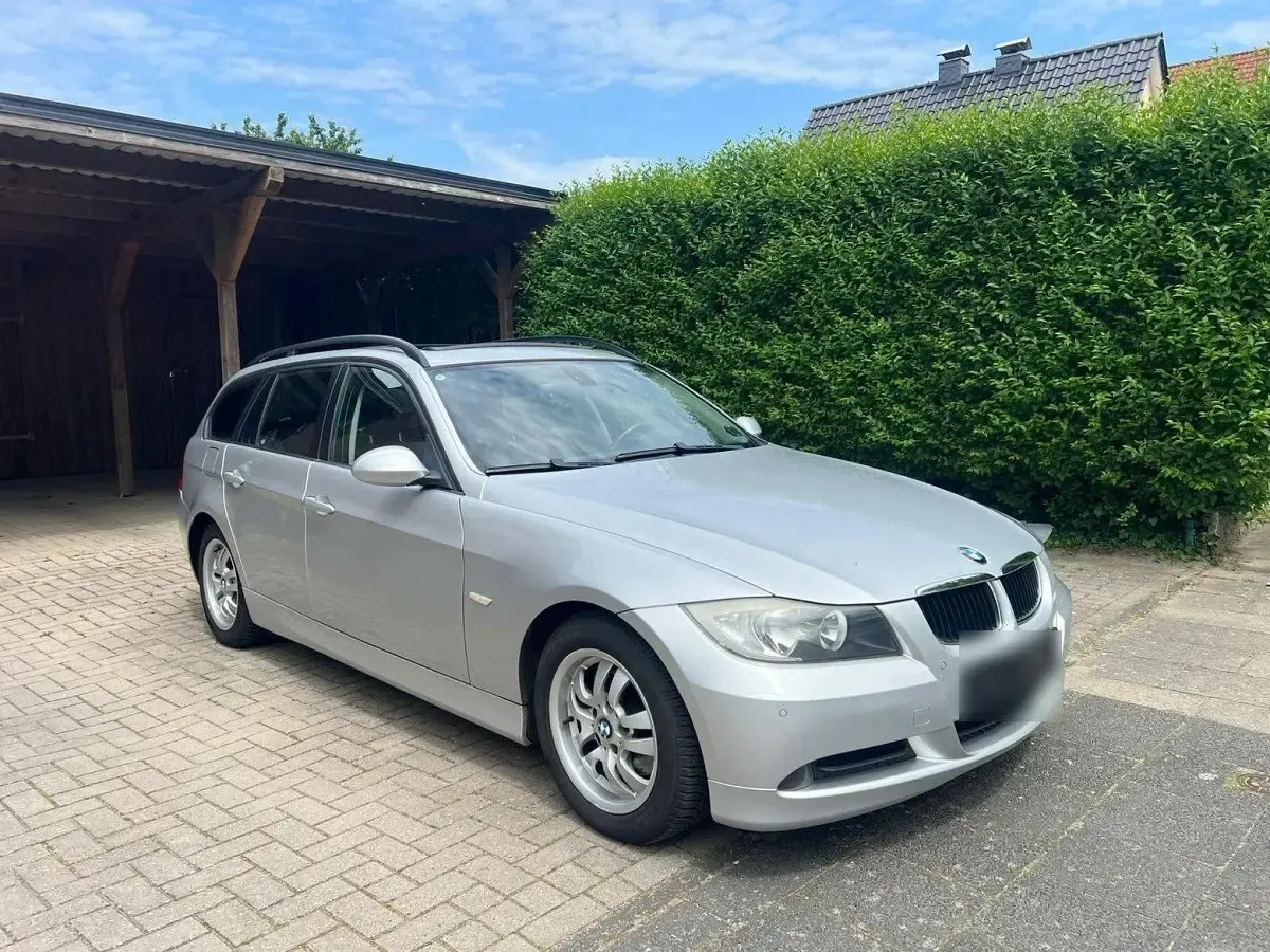 Gebraucht BMW 320 143 PS (105 kW) 2007 Grau Kombi