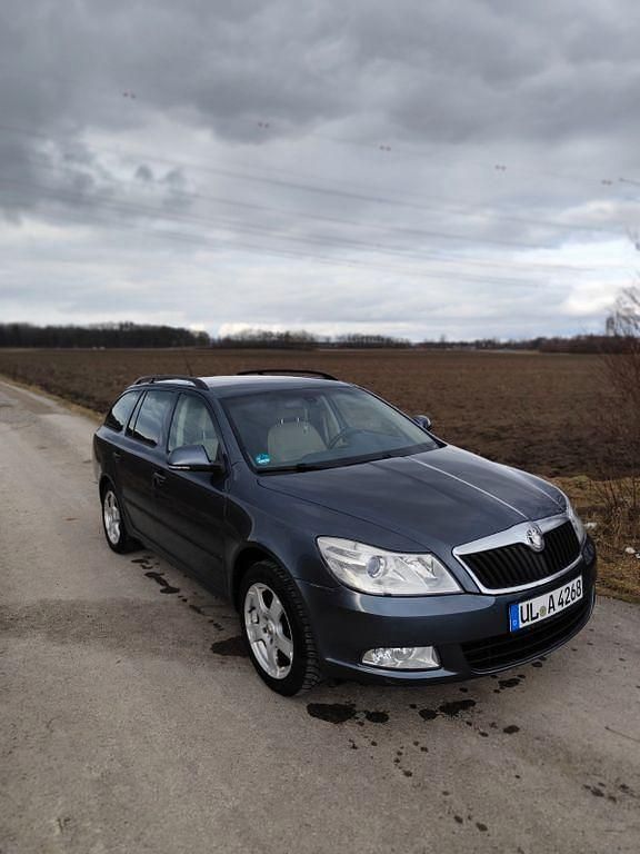 Gebraucht Skoda Octavia Ambiente 160 PS (117 kW) 2009 Grau Kombi