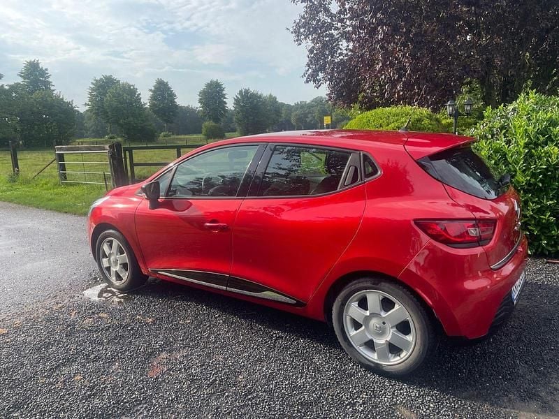 Rot Gebraucht 2014 Renault Clio IV Initiale Paris Kleinwagen | 6.500 € (Guter Preis) - Bild 1/4