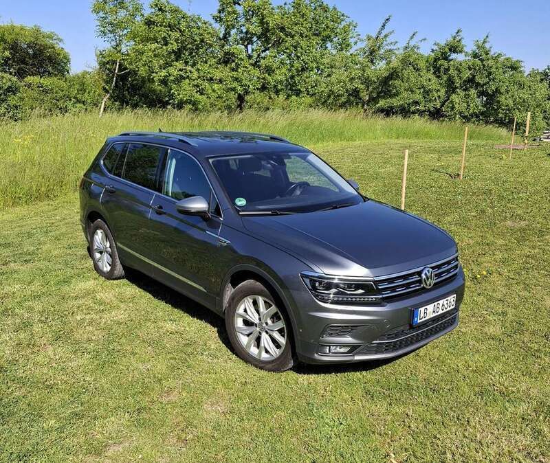 Grau Gebraucht 2019 VW Tiguan Allspace Comfortline SUV | 23.450 € (Superpreis) - Bild 1/4