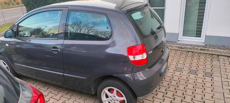 Usata VW Fox 64 CV (47 kW) 2004 Grigio Utilitaria