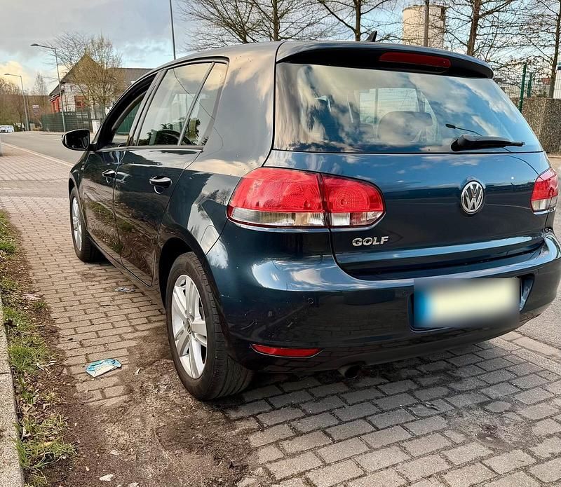 Gebraucht VW Golf VII Match 105 PS (77 kW) 2012 Blau Limousine
