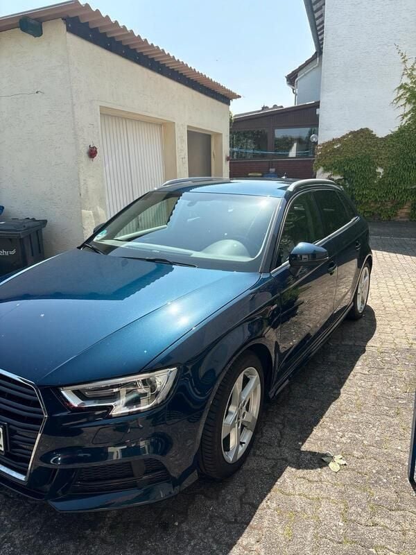 Blau Gebraucht 2018 Audi A3 S-Line Limousine | 15.750 € (Superpreis) - Bild 1/4