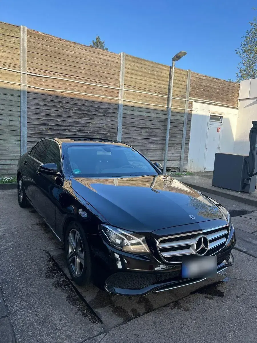 Second-hand Mercedes E220 197 CP (144 kW) 2018 Negru Berlinǎ