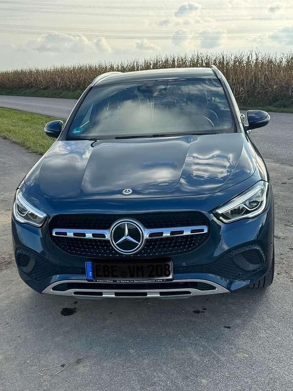 Blau Gebraucht 2020 Mercedes GLA200 SUV | 30.999 € (Fairer Preis) - Bild 1/4