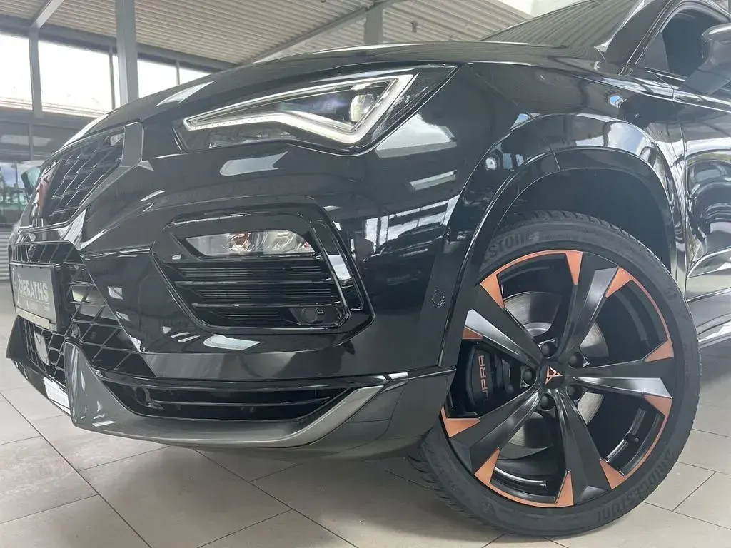Uusi Cupra Ateca 300 HP (220 kW) 2025 Musta Katumaasturi
