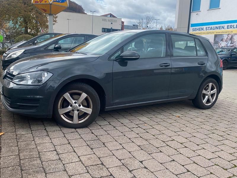 Grau Gebraucht 2015 VW Golf VII Kleinwagen | 8.400 € (Superpreis) - Bild 1/4