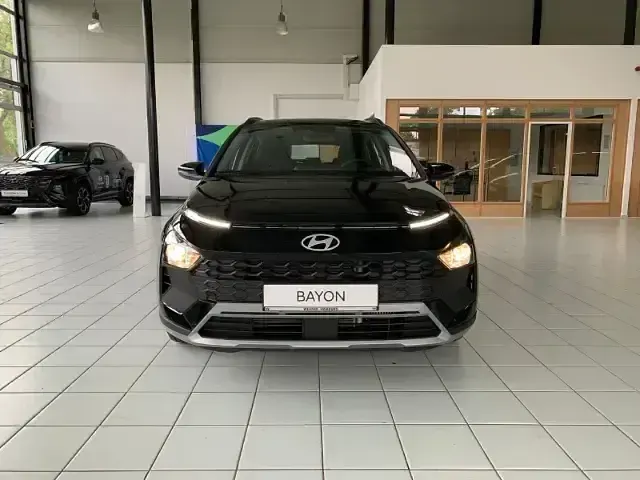 Neu Hyundai Bayon Select 101 PS (74 kW) 2025 Schwarz SUV
