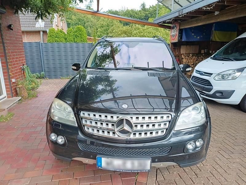 Schwarz Gebraucht 2006 Mercedes ML500 SUV | 8.500 € - Bild 1/4