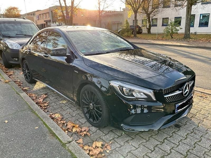 Schwarz Gebraucht 2018 Mercedes CLA180 Night Limousine | 22.500 € (Etwas zu teuer) - Bild 1/4